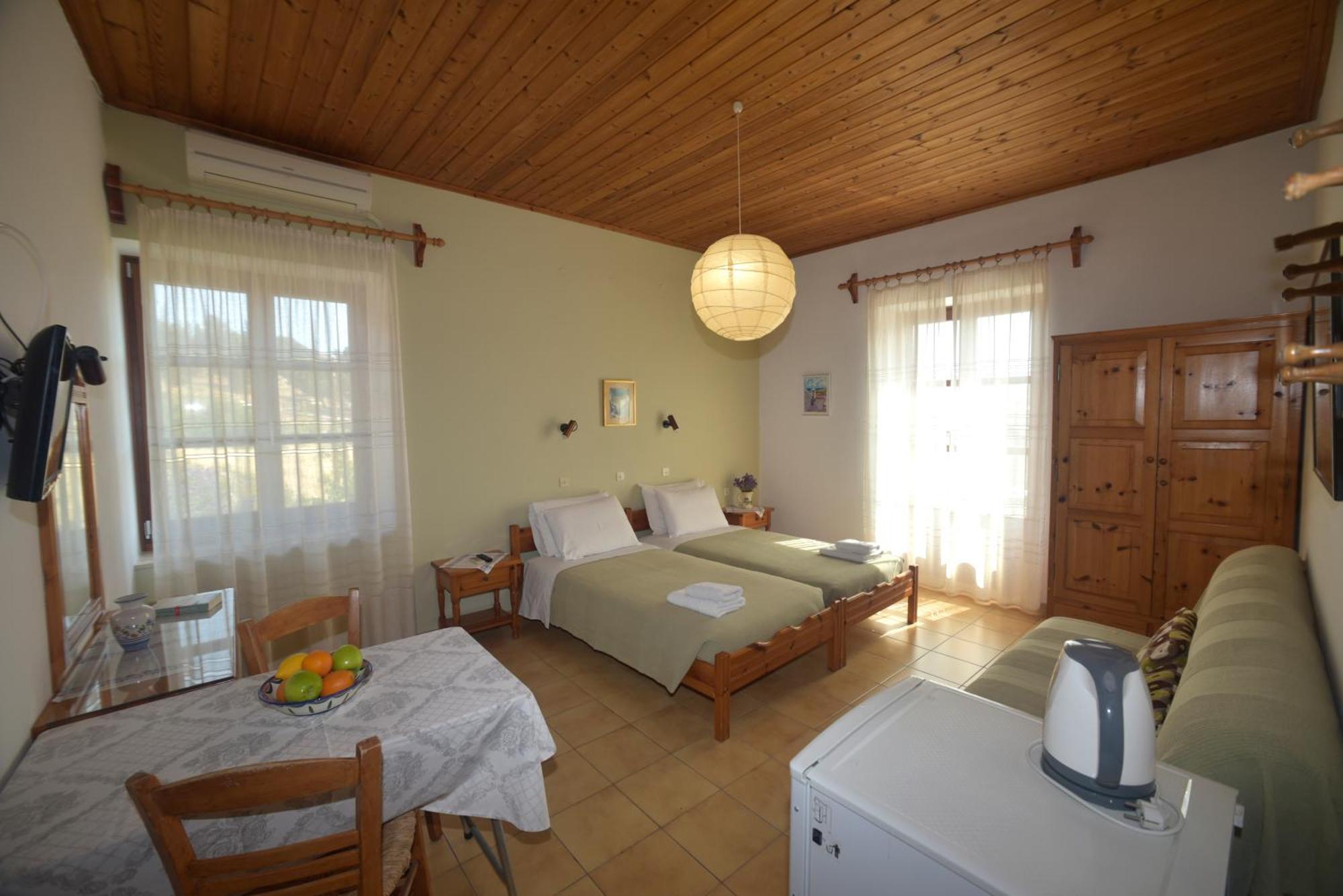 Evanthia Toroz Rooms & Studios Mithimna Extérieur photo