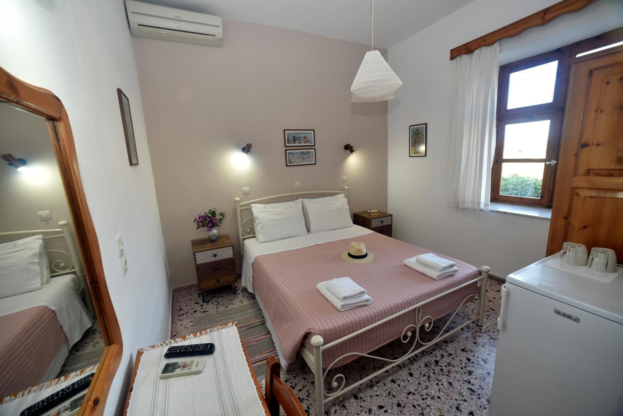 Evanthia Toroz Rooms & Studios Mithimna Extérieur photo